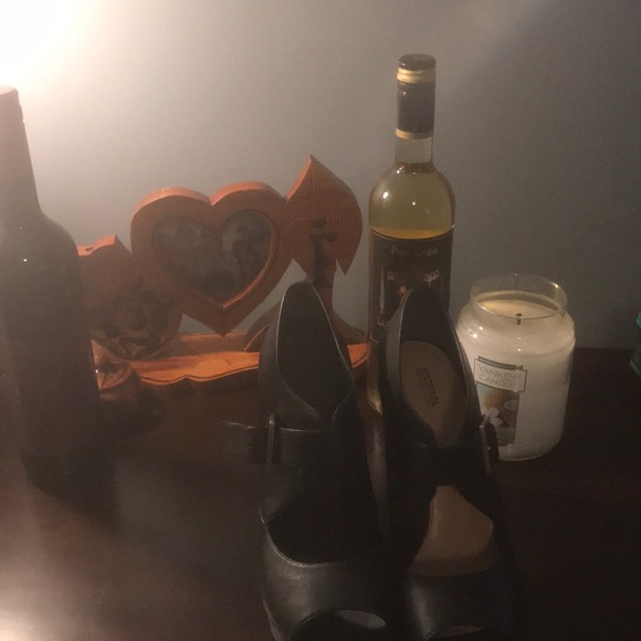 Michael Kors Open Toe Platform - Picture 3 of 4